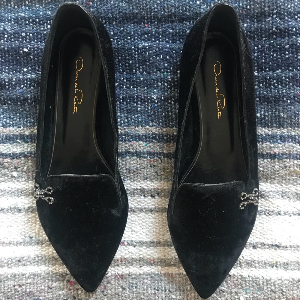 Oscar de la Rent black velvet flats